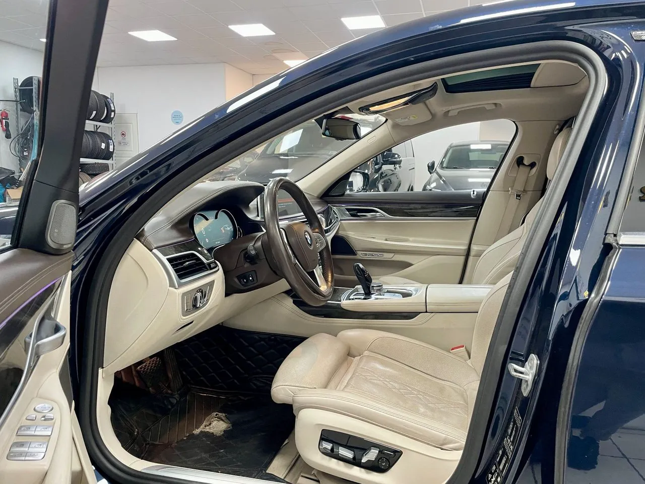 Vehicle image 20
