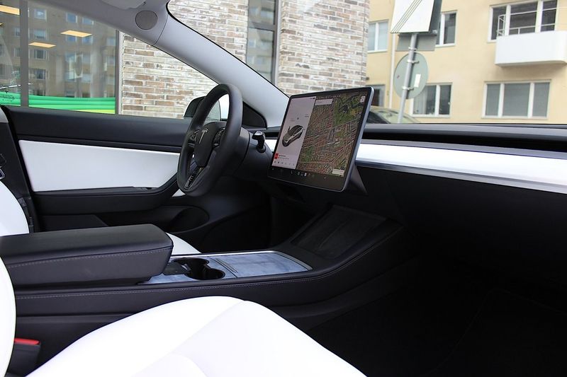 Tesla Model 3 bild 28