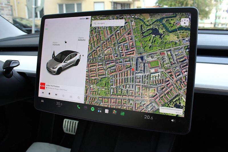 Tesla Model 3 bild 31