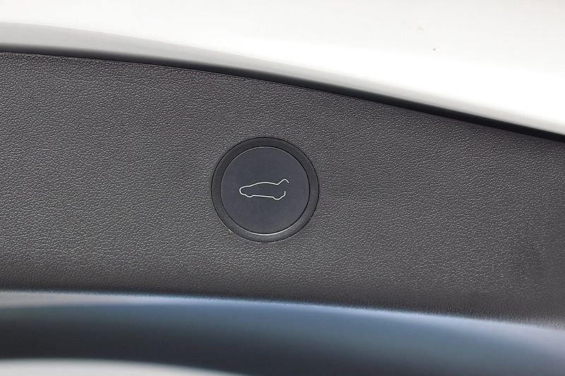 Tesla Model 3 bild 18