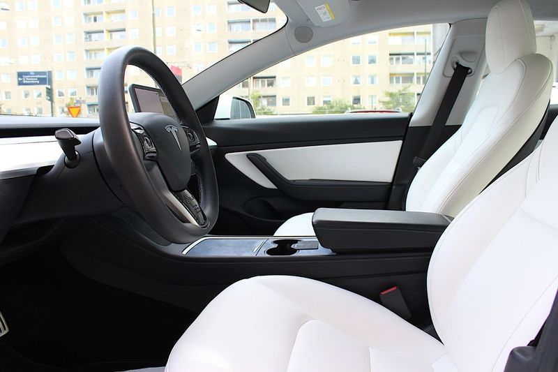 Tesla Model 3 bild 21