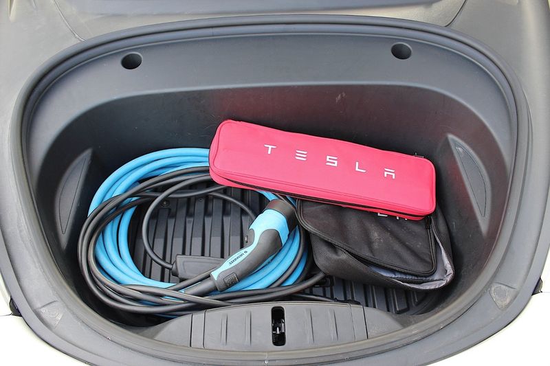 Tesla Model 3 bild 35