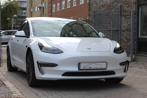 Tesla Model 3 bild 1