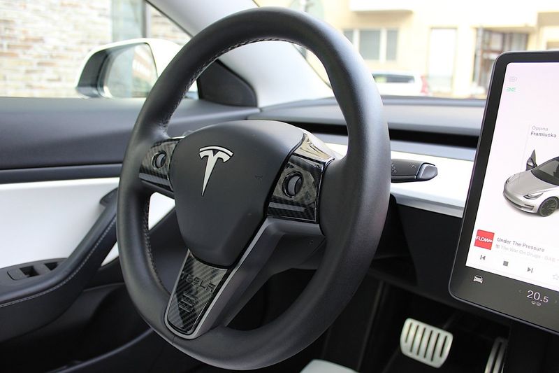 Tesla Model 3 bild 30