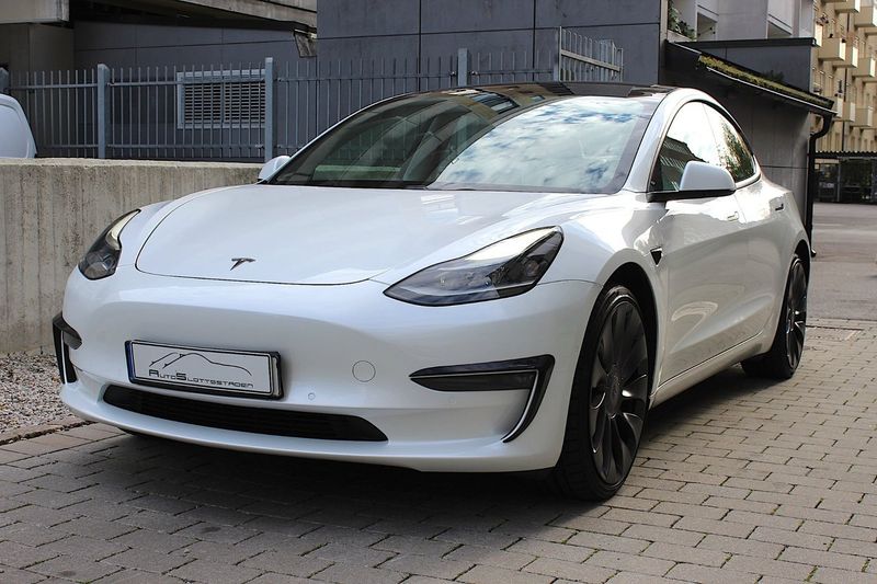 Tesla Model 3 bild 11