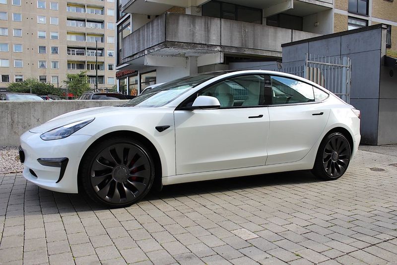 Tesla Model 3 bild 13