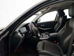 BMW 330 bild 12