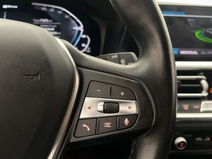 BMW 330 bild 18