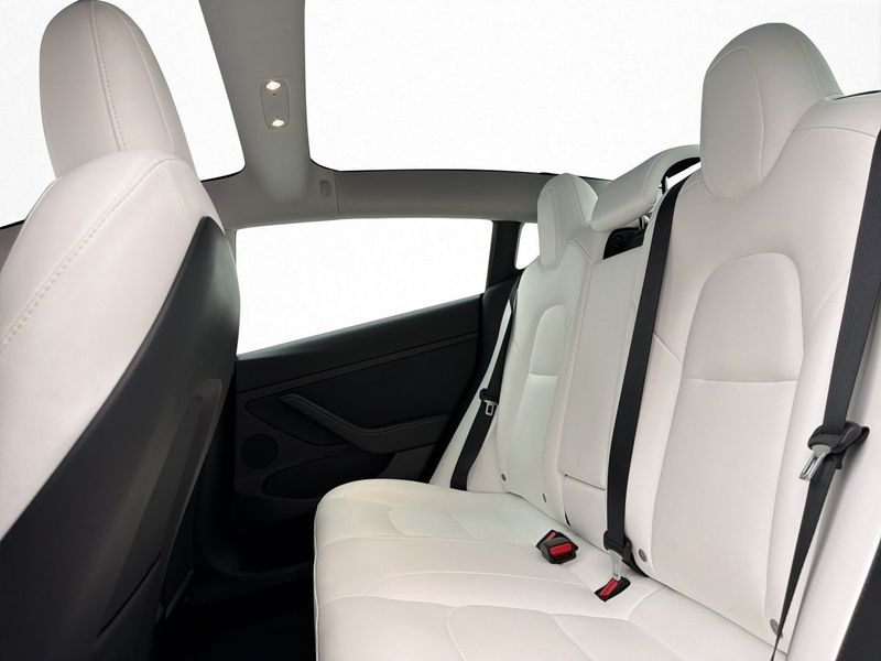 Tesla Model 3 bild 29