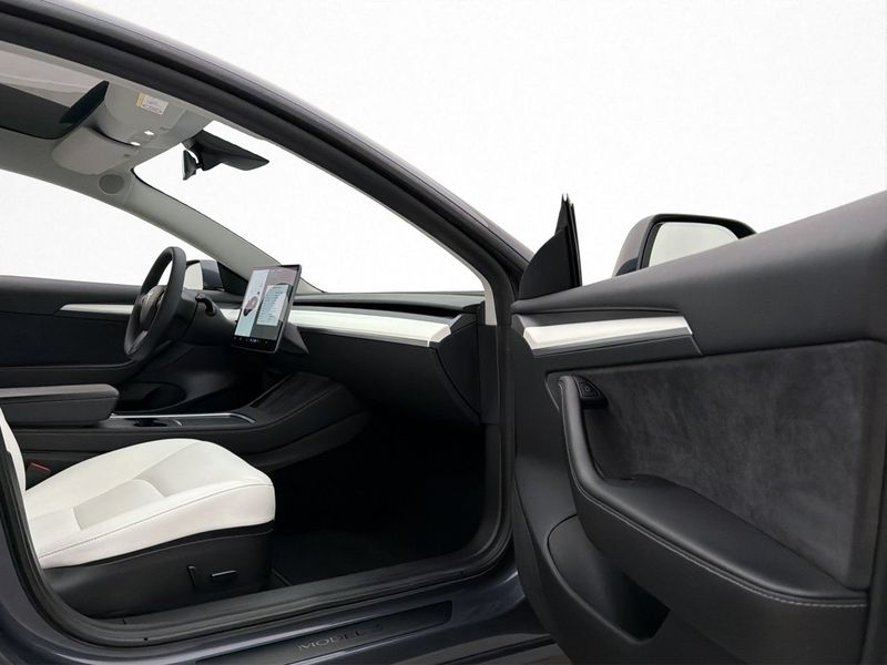 Tesla Model 3 bild 28
