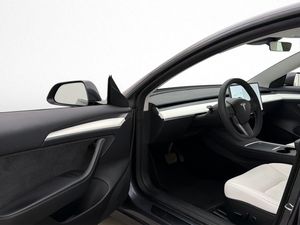 Tesla Model 3 bild 11