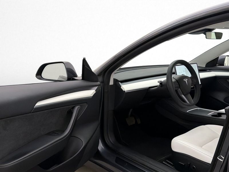 Tesla Model 3 bild 11