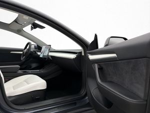 Tesla Model 3 bild 28