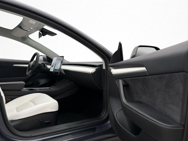 Tesla Model 3 bild 28