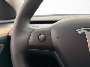 Tesla Model Y bild 17