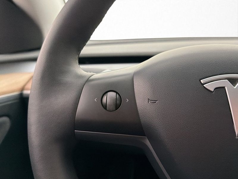 Tesla Model Y bild 17