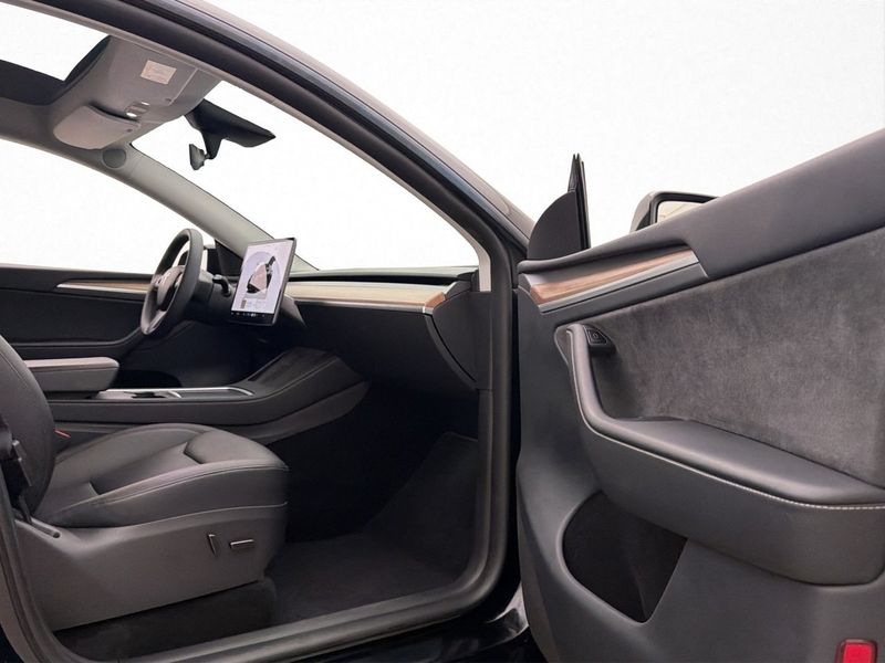 Tesla Model Y bild 29