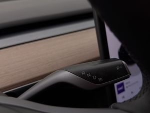 Tesla Model Y bild 19