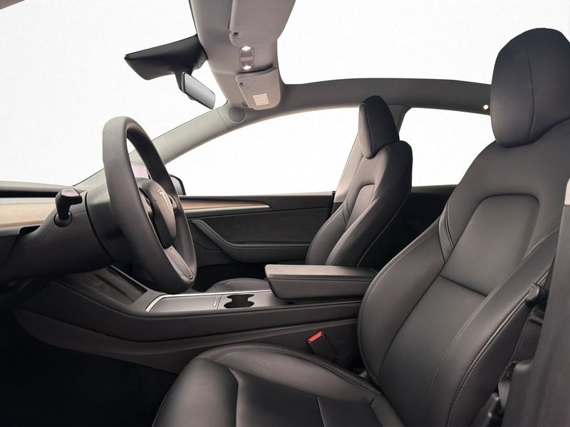 Tesla Model Y bild 13