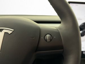 Tesla Model Y bild 18