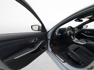 BMW 330 bild 10