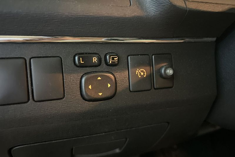 Toyota Avensis bild 24