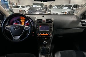 Toyota Avensis bild 16