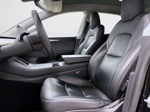 Tesla Model Y bild 8