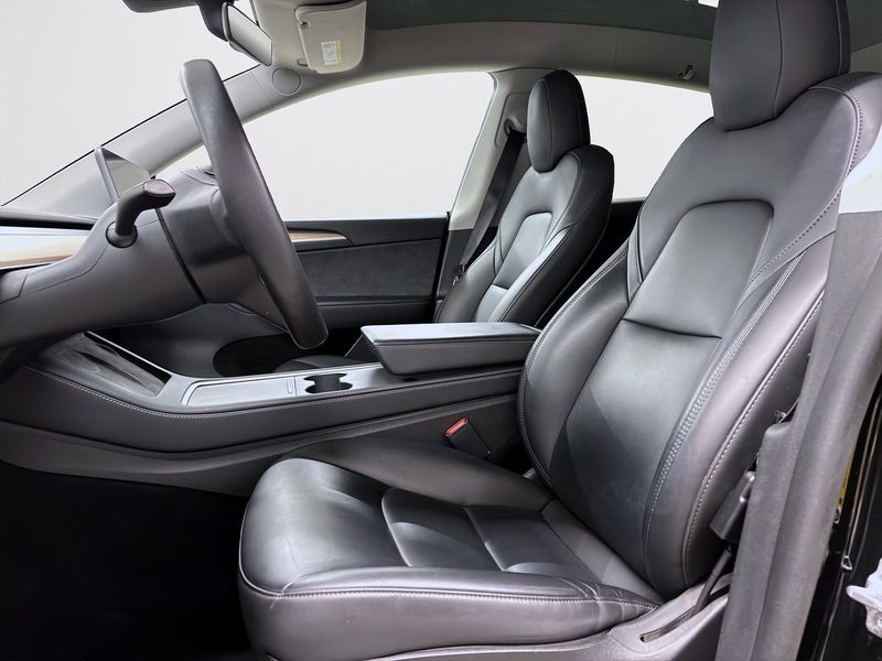 Tesla Model Y bild 8