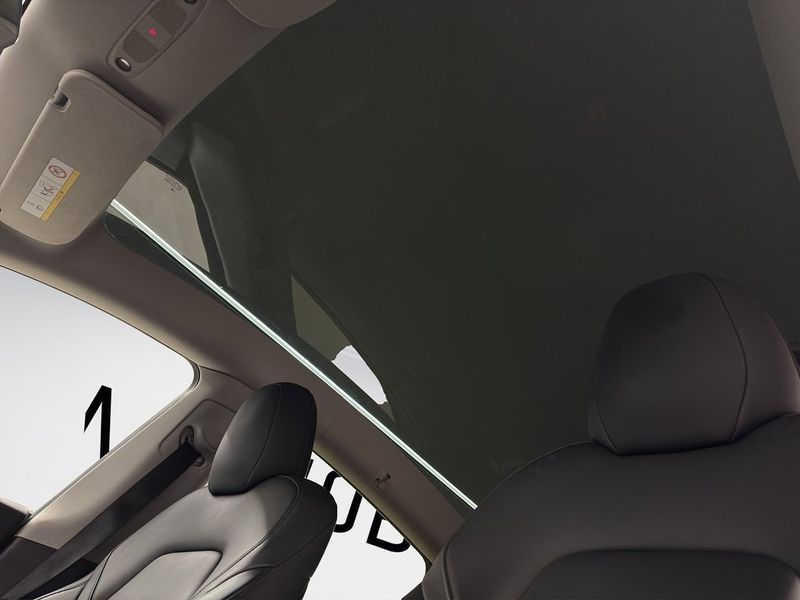 Tesla Model Y bild 15