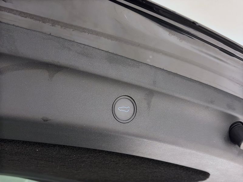 Tesla Model Y bild 16
