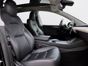Tesla Model Y bild 13
