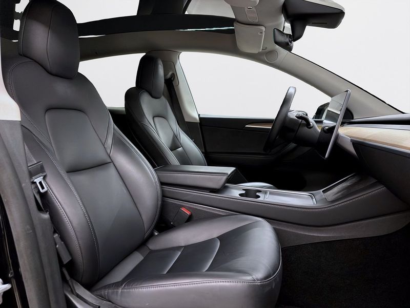Tesla Model Y bild 13