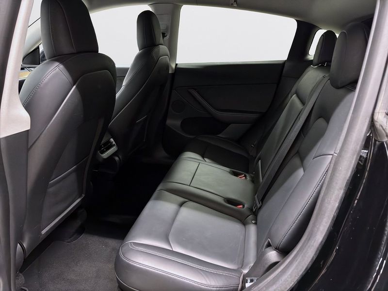 Tesla Model Y bild 10