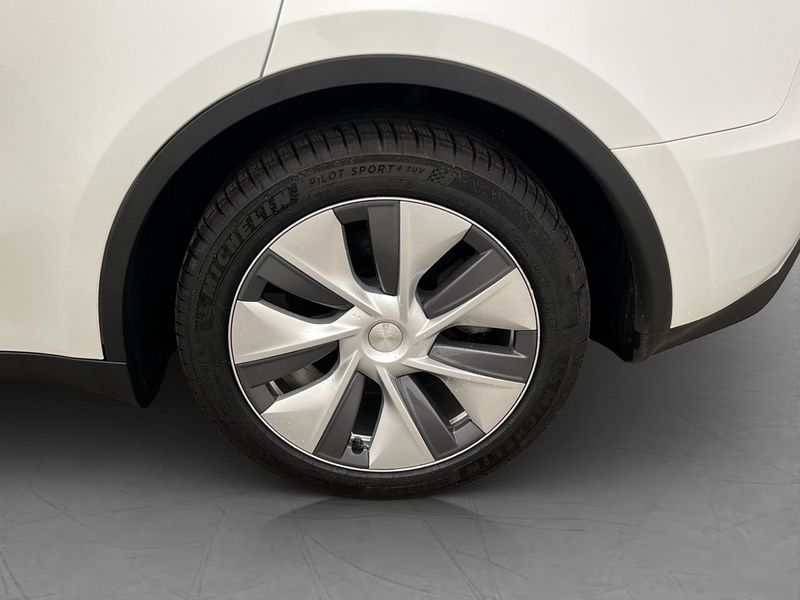 Tesla Model Y bild 32