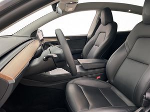 Tesla Model Y bild 15