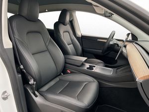 Tesla Model Y bild 18