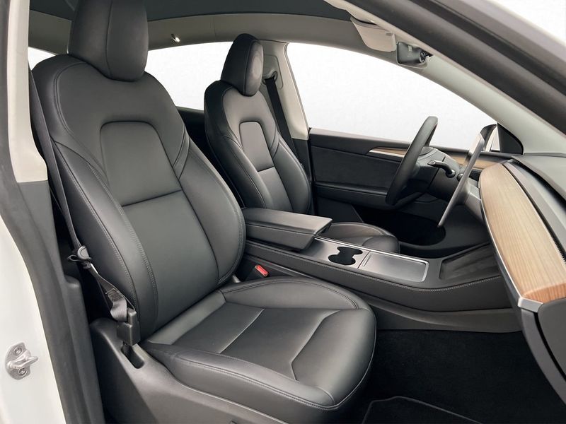 Tesla Model Y bild 18