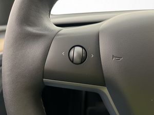 Tesla Model Y bild 28