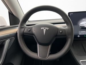 Tesla Model Y bild 17