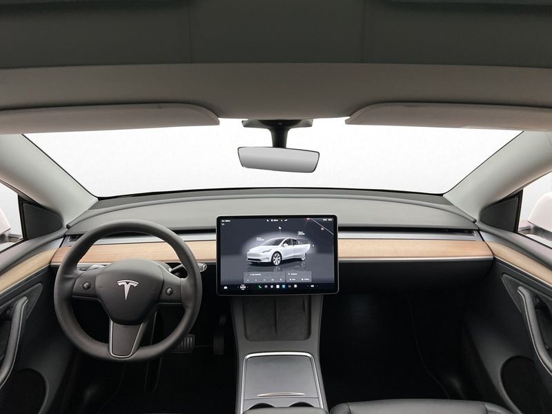 Tesla Model Y bild 16