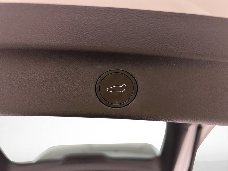 Tesla Model Y bild 14