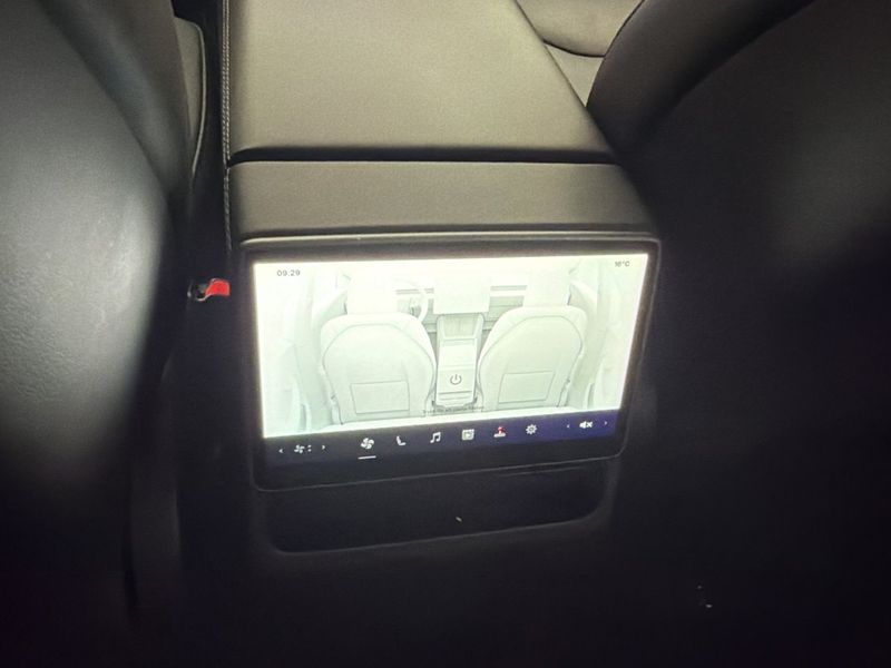 Tesla Model 3 bild 17