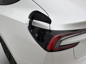Tesla Model 3 bild 11