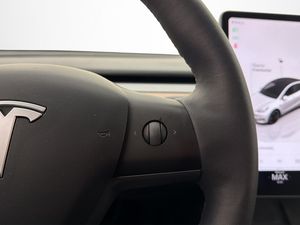 Tesla Model Y bild 19