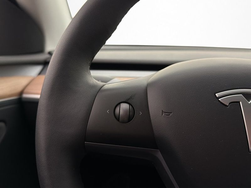 Tesla Model Y bild 18