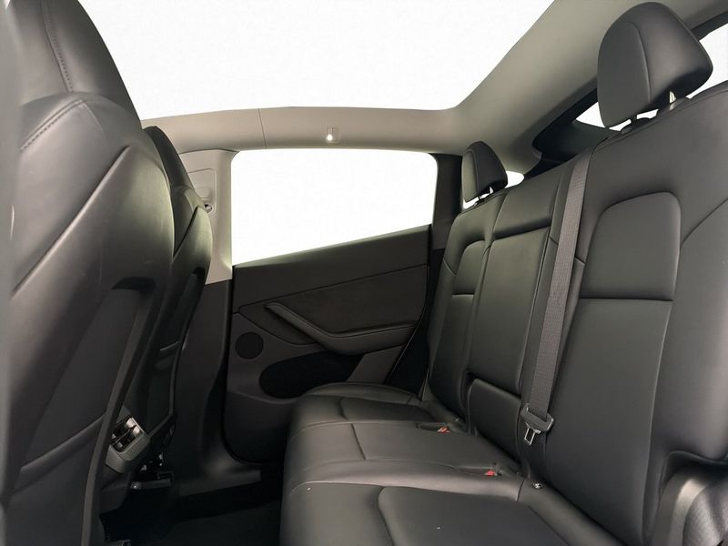 Tesla Model Y bild 16