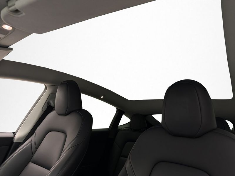 Tesla Model Y bild 17