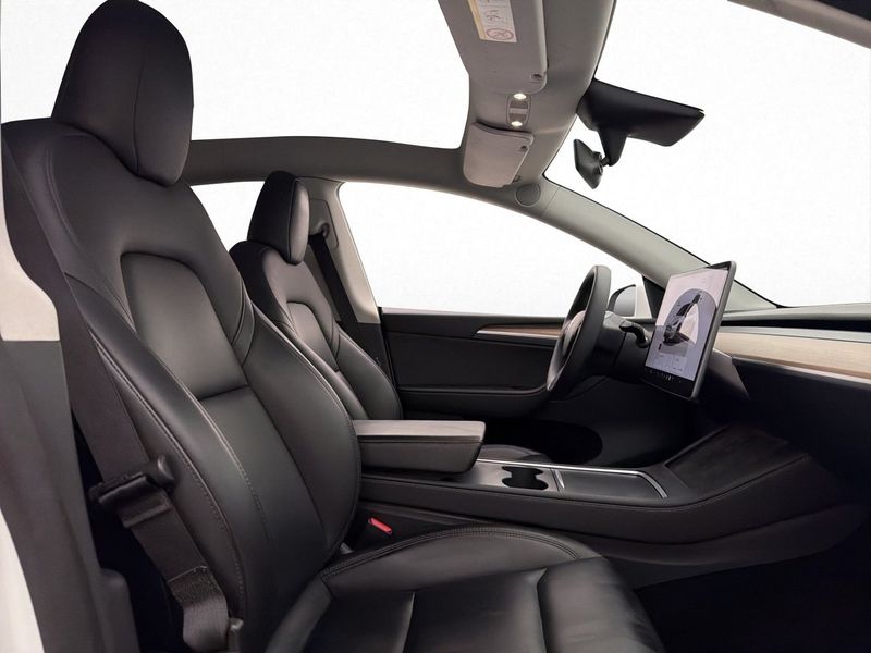 Tesla Model Y bild 15