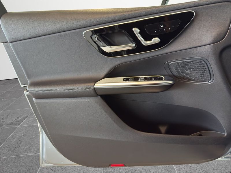 Mercedes GLC220 bild 14